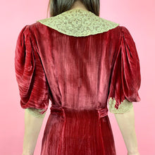 Load image into Gallery viewer, 1930s Silk Velvet Dressing Gown