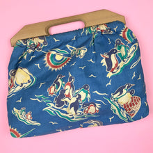 Load image into Gallery viewer, 1940s Penguin Novelty Print Handbag