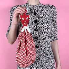 Load image into Gallery viewer, 1950s Checkerboard Crochet Cat Bag