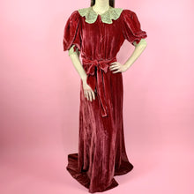 Load image into Gallery viewer, 1930s Silk Velvet Dressing Gown