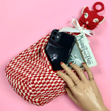 Load image into Gallery viewer, 1950s Checkerboard Crochet Cat Bag