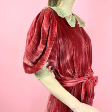 Load image into Gallery viewer, 1930s Silk Velvet Dressing Gown