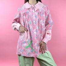 Load image into Gallery viewer, 1930s Pink Print Feedsack Smock With Giant Tulip Pocket