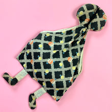 Load image into Gallery viewer, Late 1920s/ Early 1930s Deco Print Embroidered Doll Bag