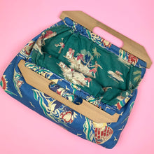 Load image into Gallery viewer, 1940s Penguin Novelty Print Handbag