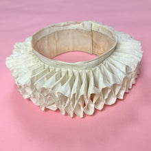 Load image into Gallery viewer, 17th Century Inspired Edwardian Starched White Linen Ruff