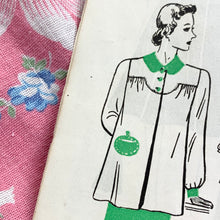 Load image into Gallery viewer, 1930s Pink Print Feedsack Smock With Giant Tulip Pocket