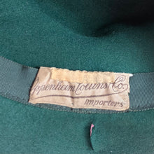 Load image into Gallery viewer, 1940s Green Felt Fedora Hat w/ Painted Plaid Feather