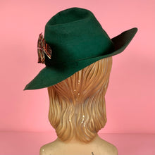Load image into Gallery viewer, 1940s Green Felt Fedora Hat w/ Painted Plaid Feather