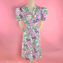 Load image into Gallery viewer, 1930s Floral Cotton Victorian Novelty Print Dress