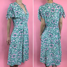 Load image into Gallery viewer, 1940s Cold Rayon Novelty Print Dress With Scarf Shoulder Ties