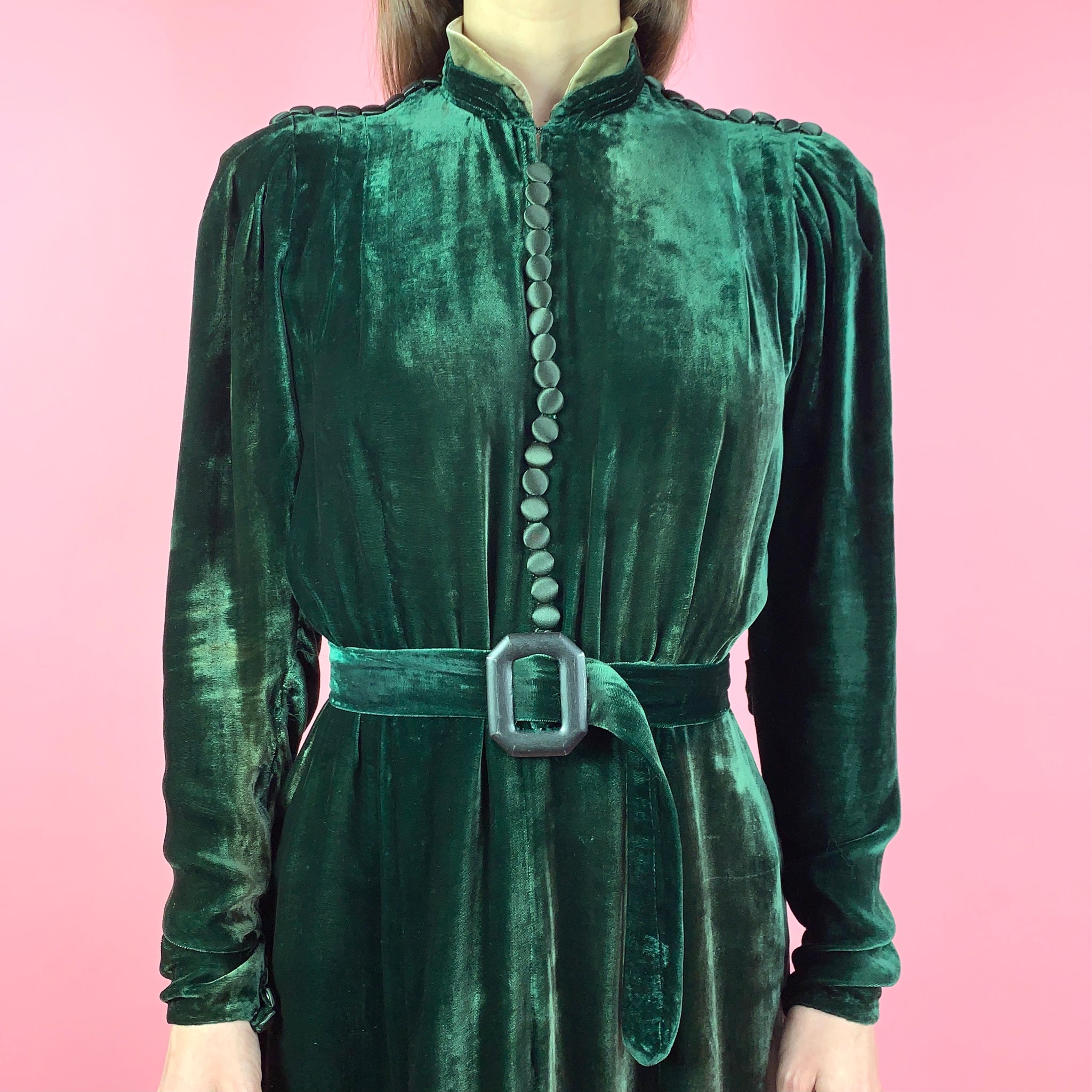 1930s Emerald Green Silk Velvet Dress w/ Button Trim Moonbaby Vintage 1930s Emerald Green Silk Velvet Dress w/ Button Trim Moonbaby Vintage