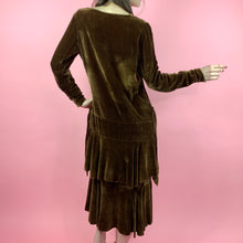 Load image into Gallery viewer, 1920s Brown Velvet Dress with Deco Seaming
