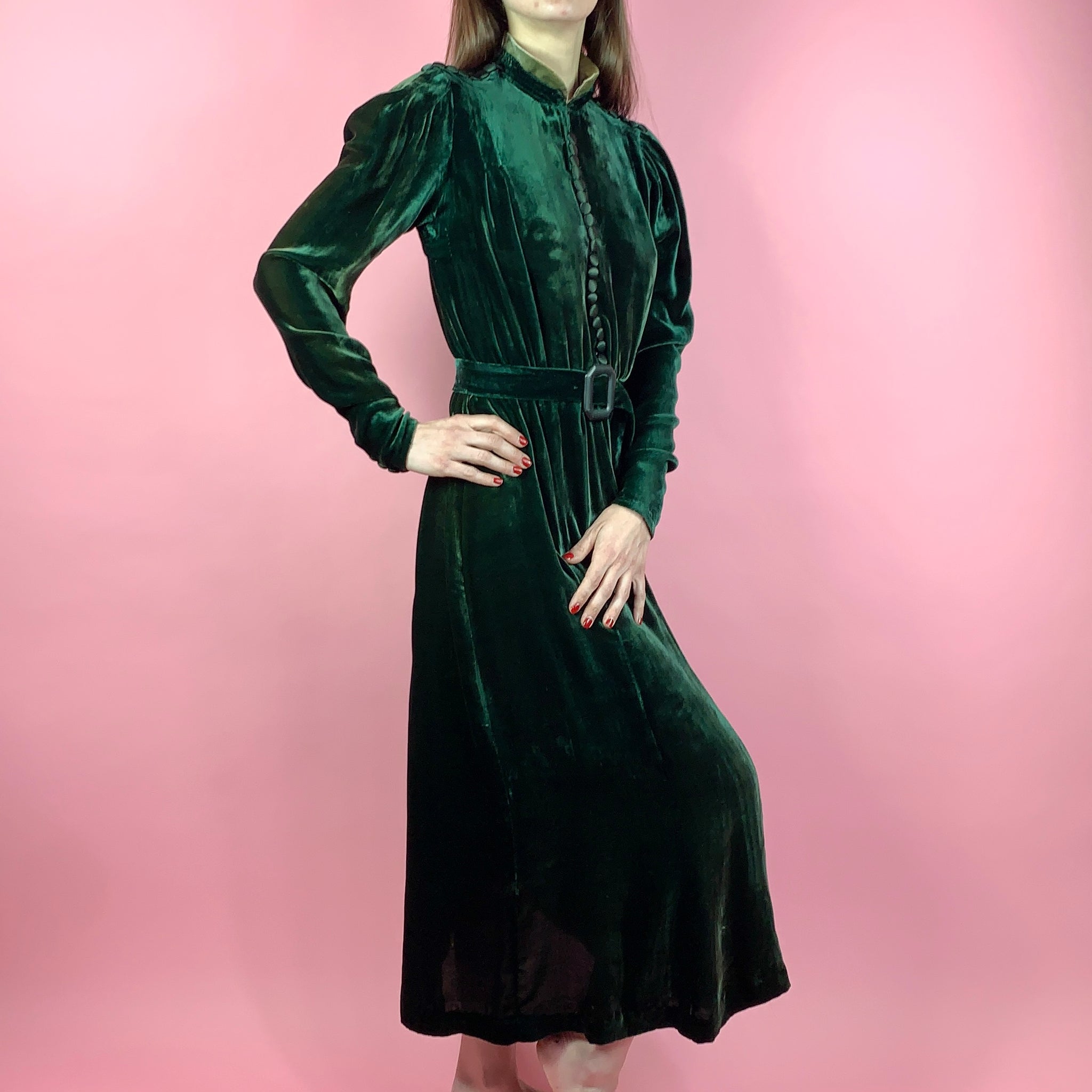 1930s Emerald Green Silk Velvet Dress w/ Button Trim Moonbaby Vintage 1930s Emerald Green Silk Velvet Dress w/ Button Trim Moonbaby Vintage