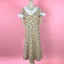 Load image into Gallery viewer, 1930s Deco Printed House Dress w/ Ruffled Collar &amp; Sleeves

