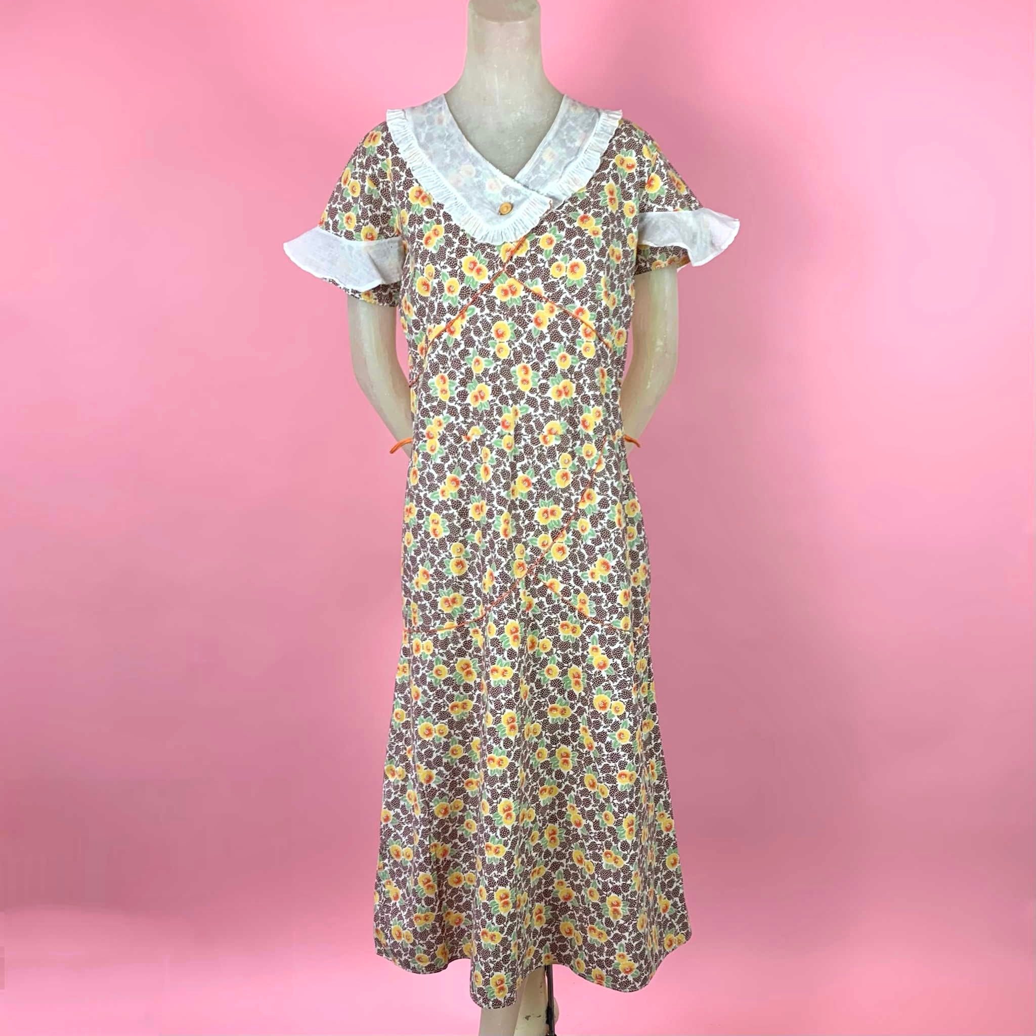 1930s Deco Printed House Dress w/ Ruffled Collar & Sleeves – Moonbaby Vintage 1930s Deco Printed House Dress w/ Ruffled Collar & Sleeves – Moonbaby Vintage