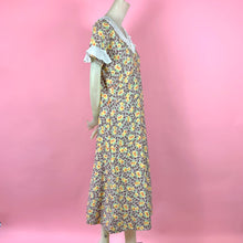 Load image into Gallery viewer, 1930s Deco Printed House Dress w/ Ruffled Collar &amp; Sleeves
