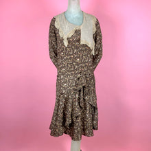 Load image into Gallery viewer, 1920s Whimsical Floral Print Dress w/ Oversized Chiffon &amp; Lace Collar
