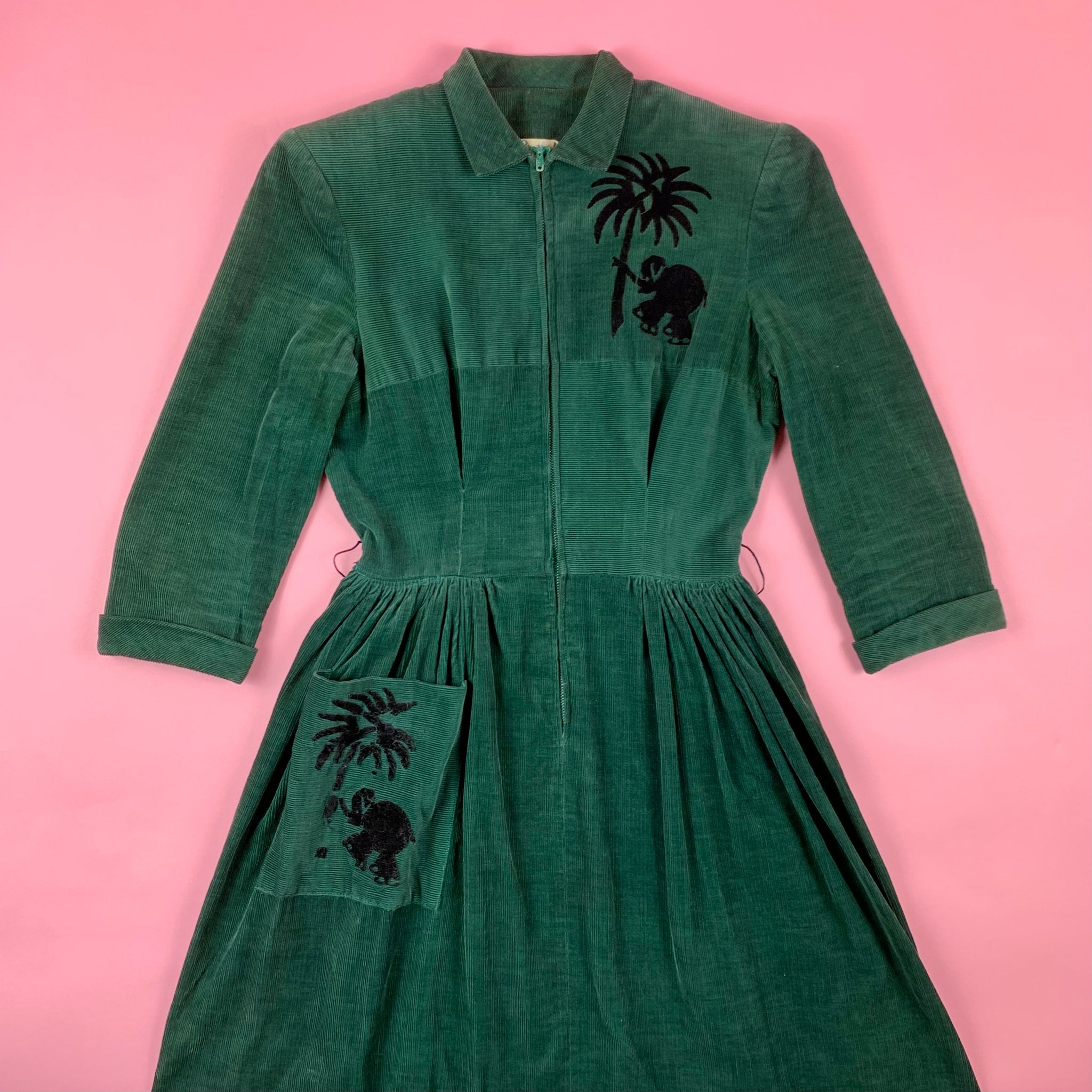 1940s Emerald Green Corduroy Dress w/ Flocked Velvet Elephants Moonbaby Vintage 1940s Emerald Green Corduroy Dress w/ Flocked Velvet Elephants Moonbaby Vintage