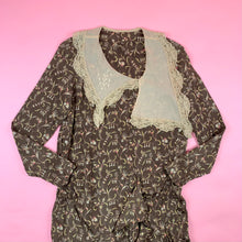 Load image into Gallery viewer, 1920s Whimsical Floral Print Dress w/ Oversized Chiffon &amp; Lace Collar
