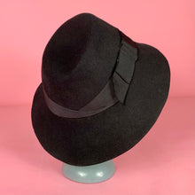 Load image into Gallery viewer, 1930s Dobbs Felt Fedora
