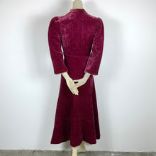 Load image into Gallery viewer, 1930s Quilted Raspberry Velvet Robe
