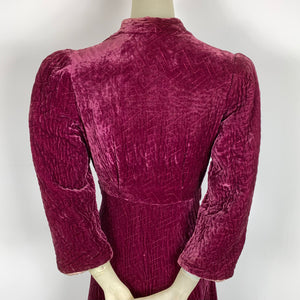 1930s Quilted Raspberry Velvet Robe