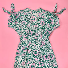 Load image into Gallery viewer, 1940s Cold Rayon Novelty Print Dress With Scarf Shoulder Ties
