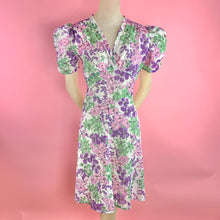 Load image into Gallery viewer, 1930s Floral Cotton Victorian Novelty Print Dress

