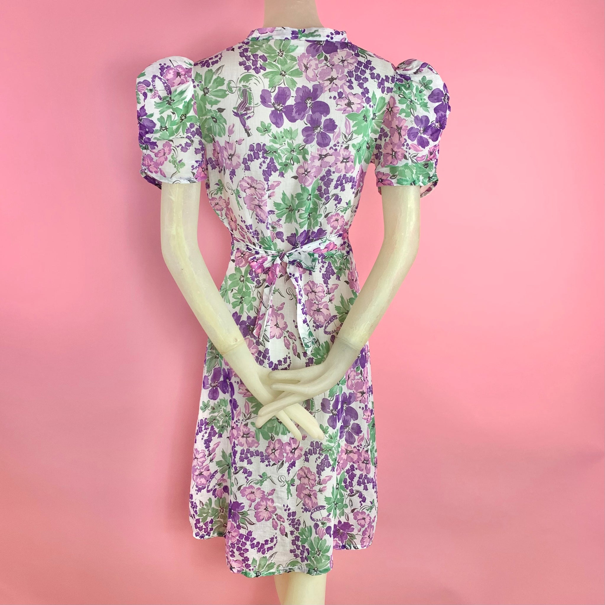 1930s Floral Cotton Victorian Novelty Print Dress Moonbaby Vintage 1930s Floral Cotton Victorian Novelty Print Dress Moonbaby Vintage